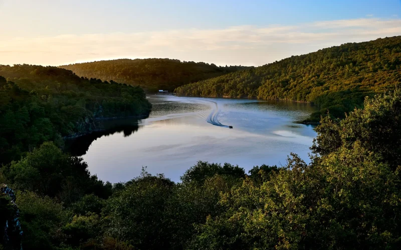 Dormir autour du Lac de Guerlédan